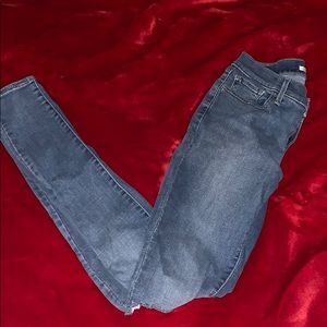 710 Super Skinny Levi Jeans